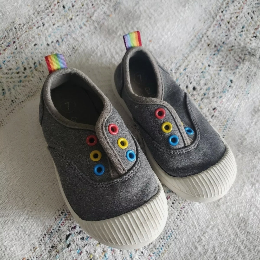 Cat&Jack Gray Rainbow Sneakers Unisex Kid's Size 7